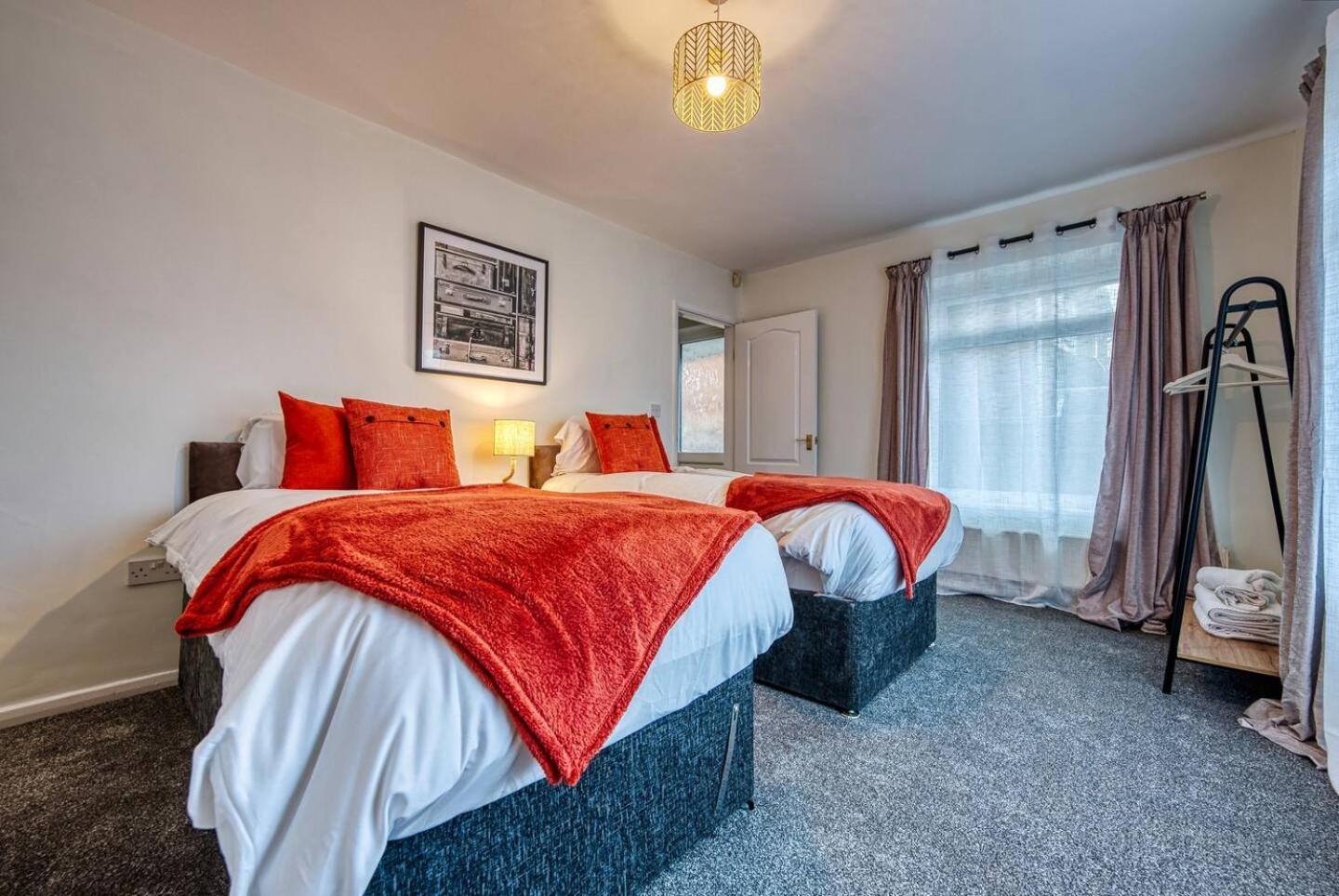 Dudley-5 Beds-Contractors-Parking-Long Stay! Luaran gambar